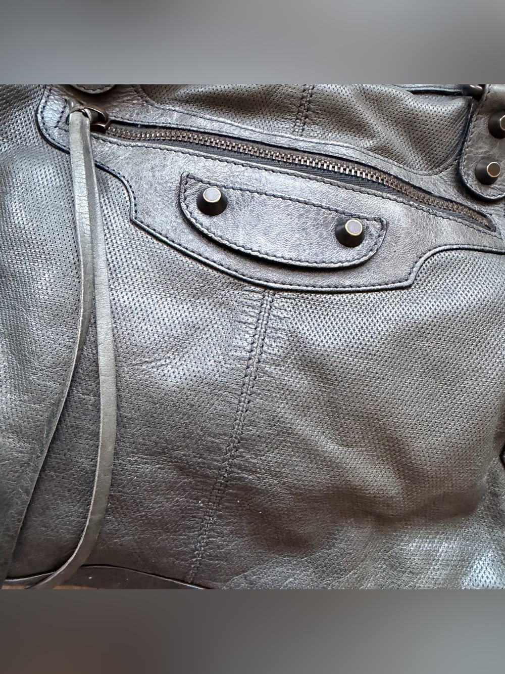 Authentic Balenciaga city bag in grey perforated leather - Picture 3 of 9